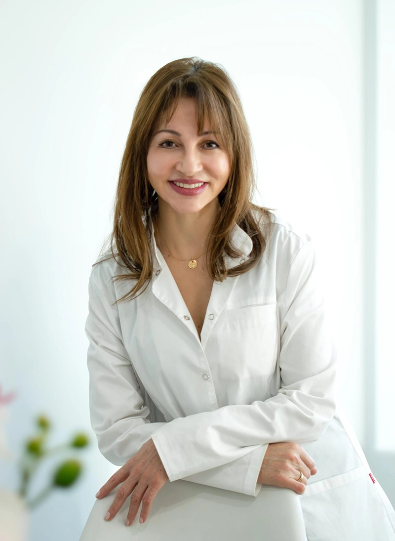La Dra. Sonia Janneth Hincapié, Médico oftalmóloga especialista en Blefaroplastia y técnica avanzada de Blefaroláser en Madrid.